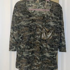 Camouflage tee with 3/4 sleeves